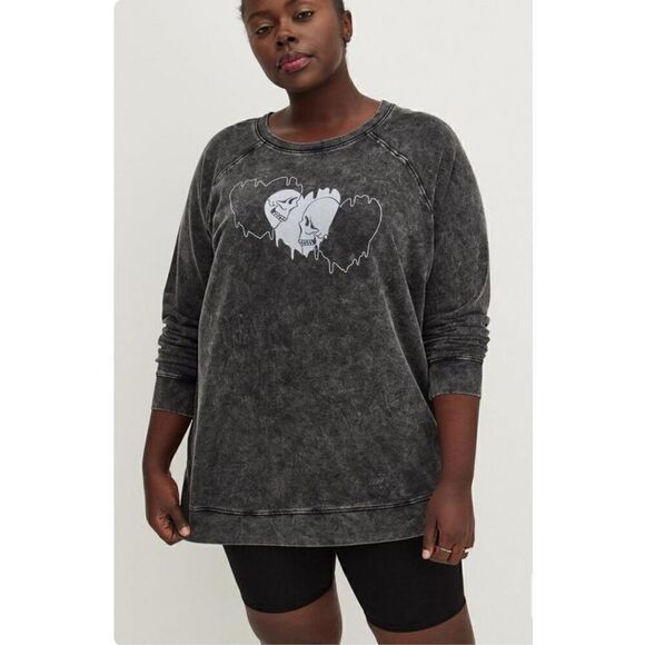Torrid 1x Raglan Sweatshirt Ultra Soft Fleece Skull Heart Black Wash pullover - Picture 1 of 6